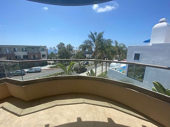 2nd image of 5431 La Jolla Blvd #C