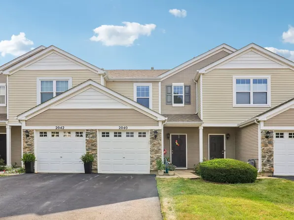 2040 Limestone Ln, Carpentersville, IL 60110
