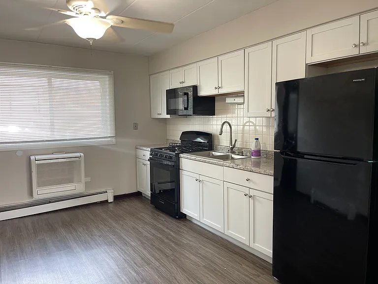 18538 Christina Dr #4 — Photo 3