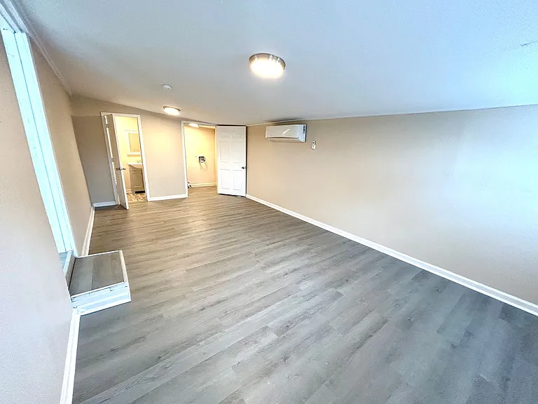 729 Burmeister St — Photo 9