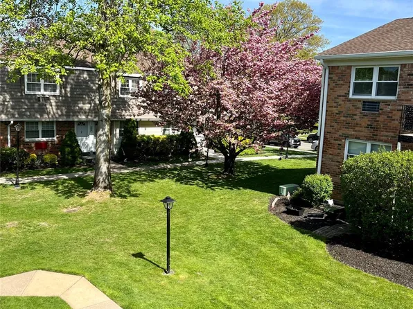 4021 WILSHIRE Lane #G-21, Oakdale, NY 11769