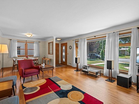 3rd image of 5633 Garfield Ave