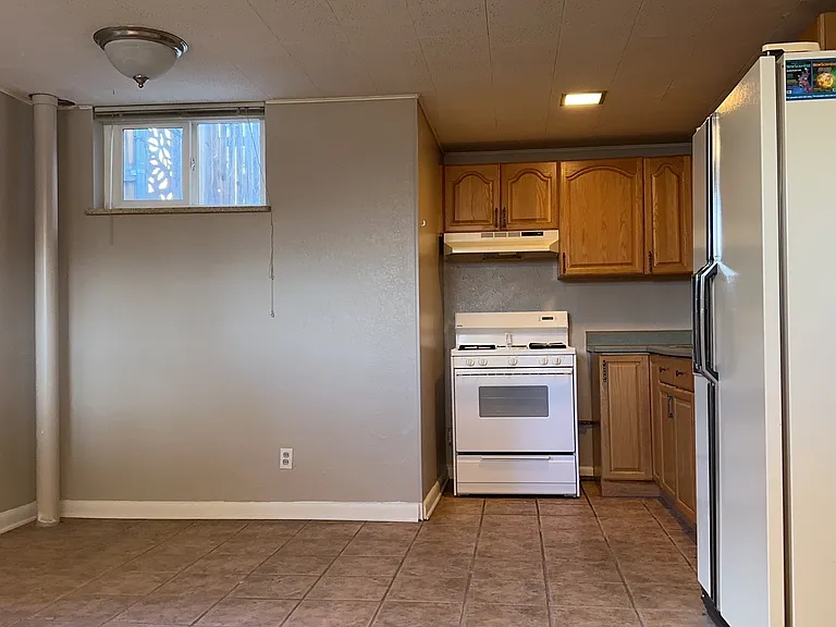 2200 S Ogden St — Photo 14