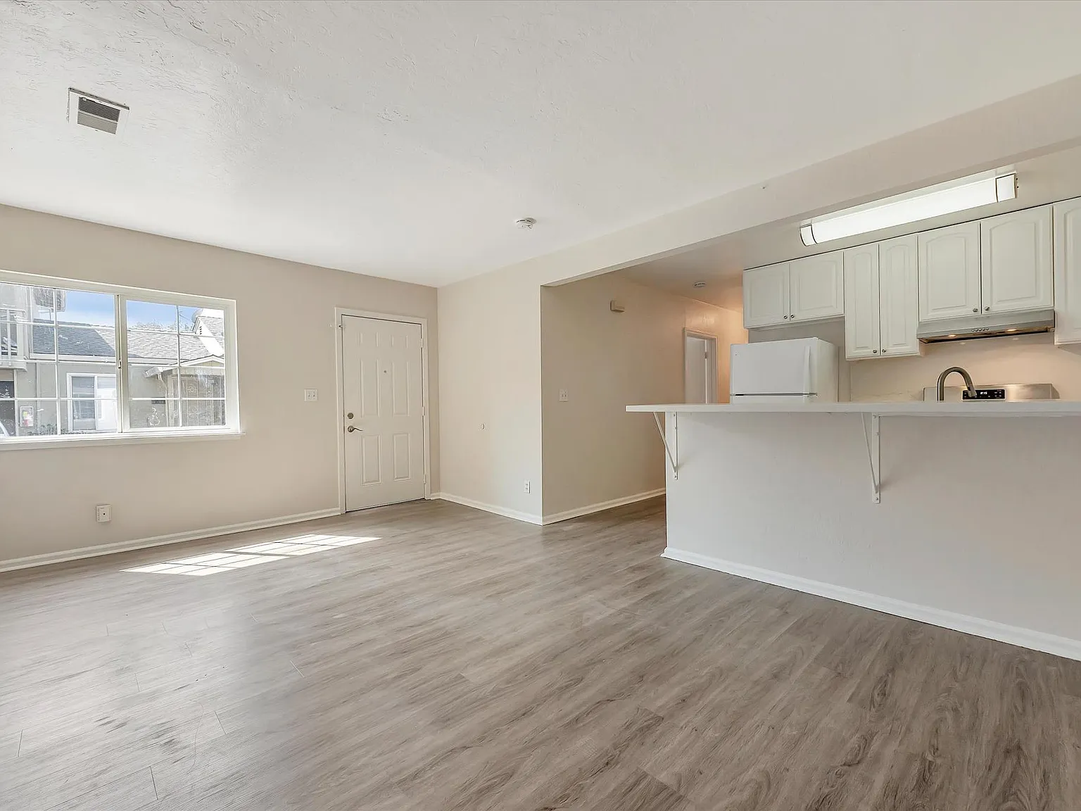 135 Lincoln Ave — Photo 1