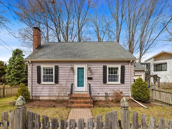 234 Washington St, Reading, MA 01867