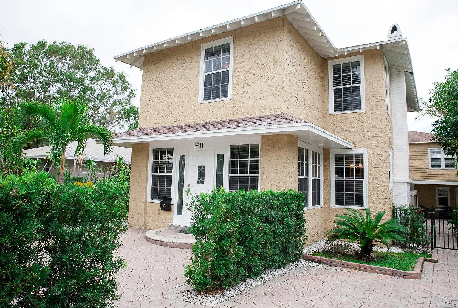5 bed, 2400 sqft, $4,795 — Photo 1