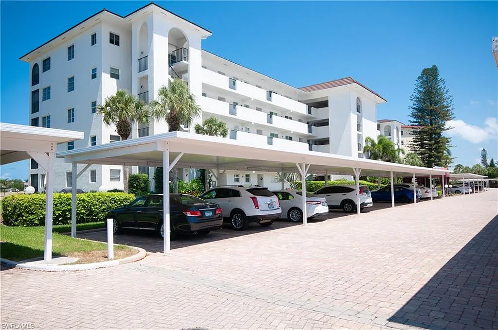 2 bed, 2.0 bath, 1015 sqft, $2,300 — Photo 2
