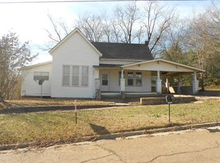 525 Center Ave S, Philadelphia, MS 39350