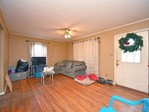 3rd image of 660 Shedborne Ave