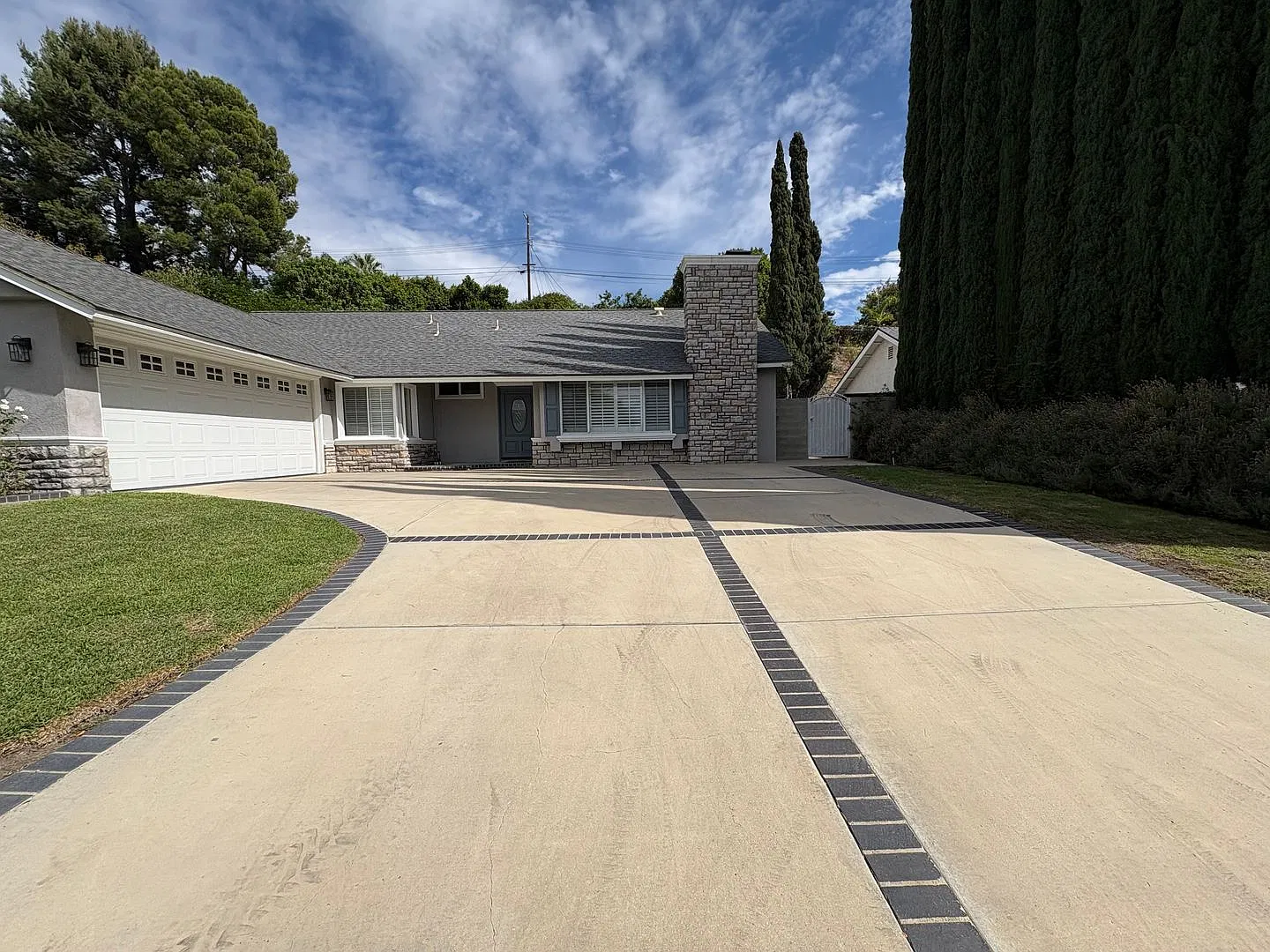 Highly desirable - Charming 4BR/2BA Granada Hills Home North of Rinaldi — Photo 2