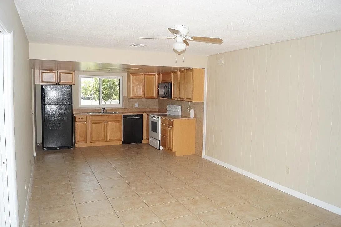 4 bed, 1721 sqft, $2,500 — Photo 4