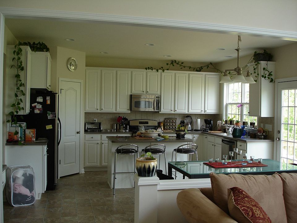2nd image of 8156 Sommerwell St