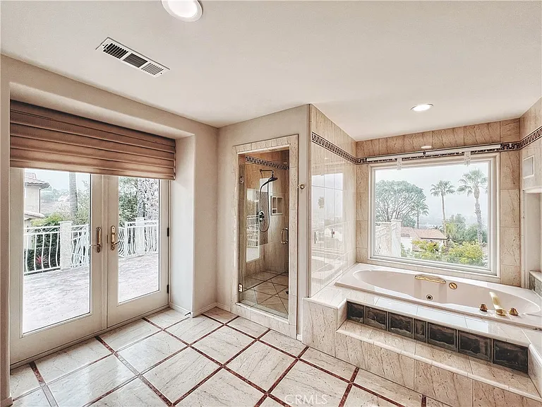 289 S Owens Dr — Photo 18
