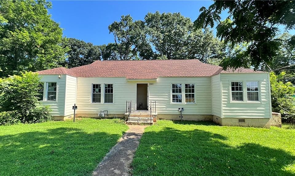 1st image of 1241 Lyle Ave