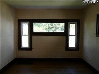 4th image of 284 Marseilles Ave