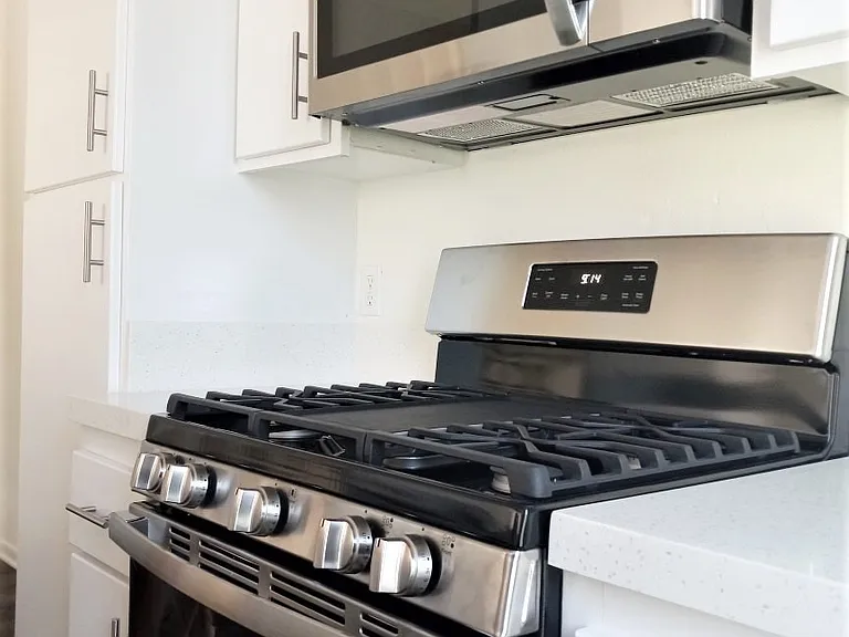 1414 Greenfield Apartments — Photo 17