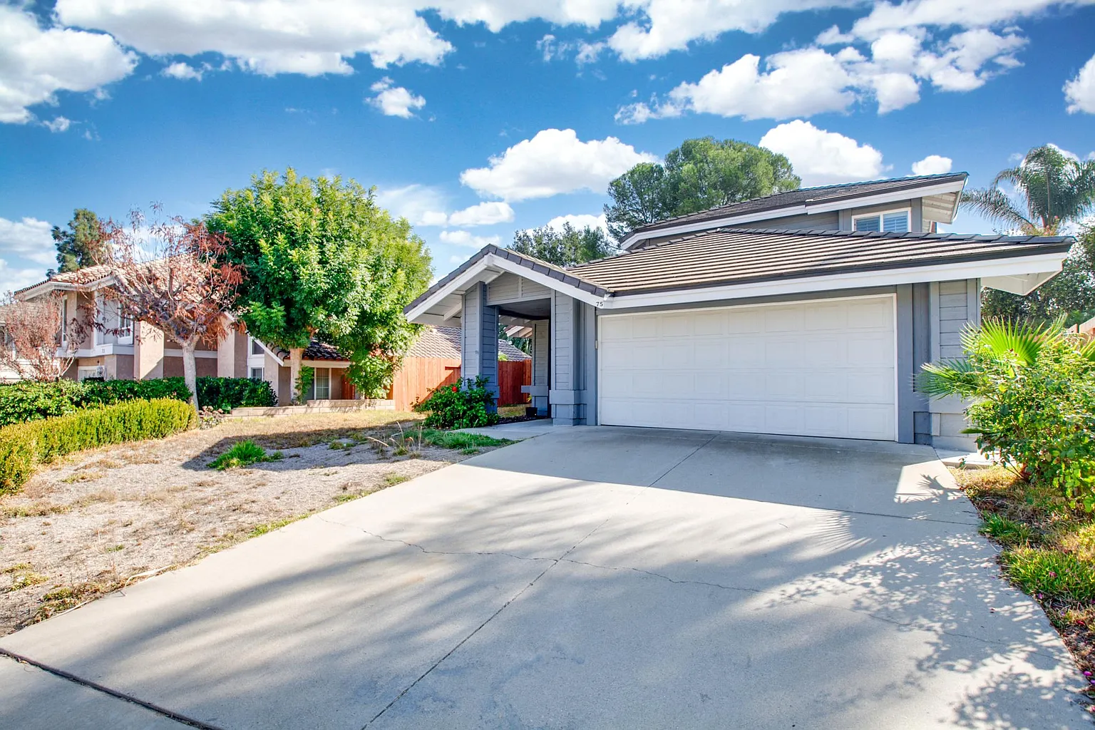 75 Rising Hill Rd photo 1