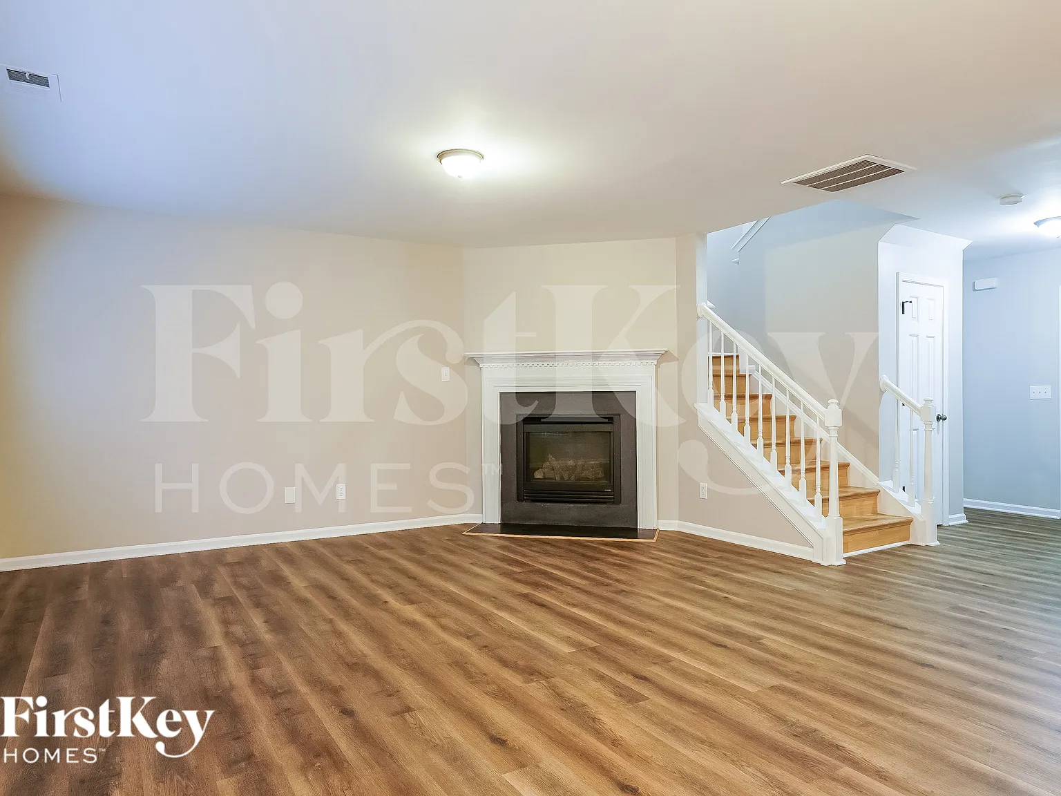 3 bed, 2.5 bath, 1761 sqft, $2,125 — Photo 2