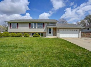 1786 Colony Cir, Sun Prairie, WI 53590