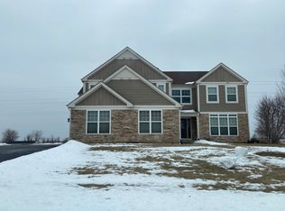 695 Regal Ln, Aurora, IL 60506