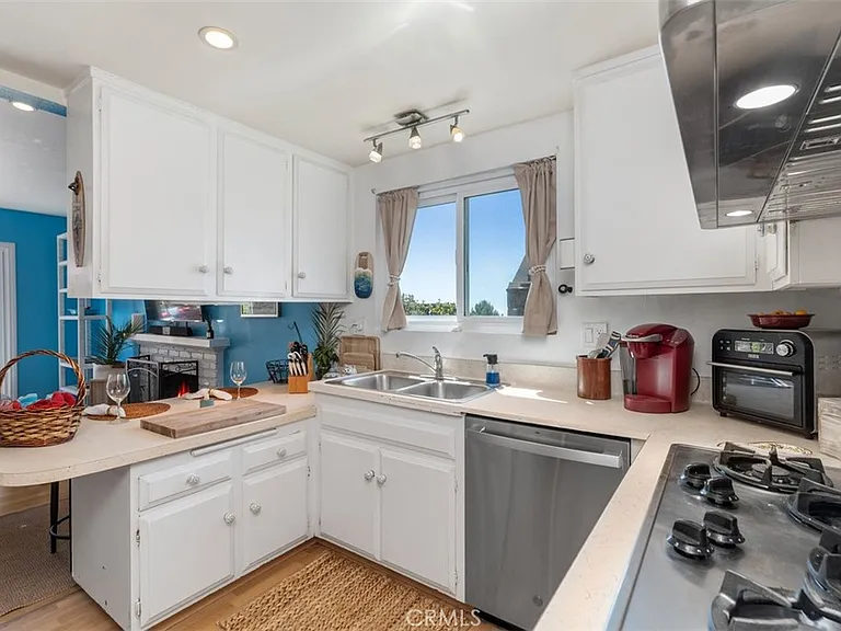 3068 Zell Dr — Photo 14