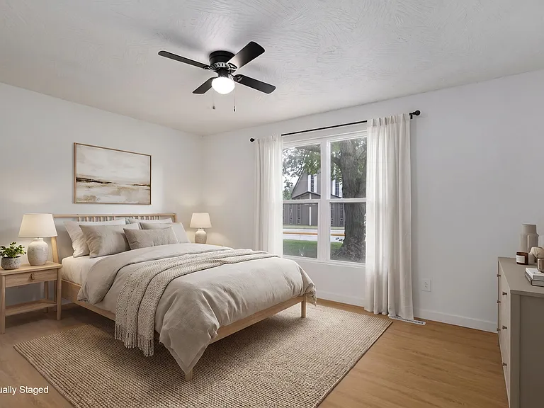 2023 E Battlefield Rd — Photo 7