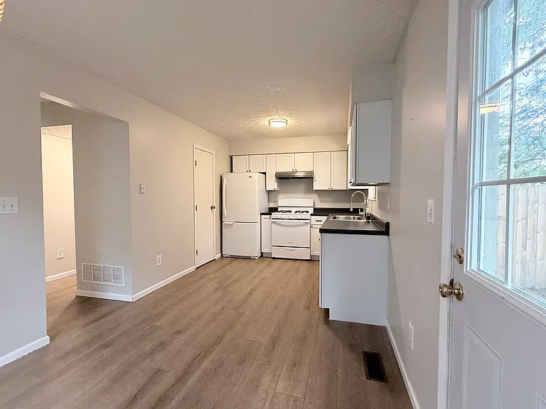 4849 Herndon Dr — Photo 12