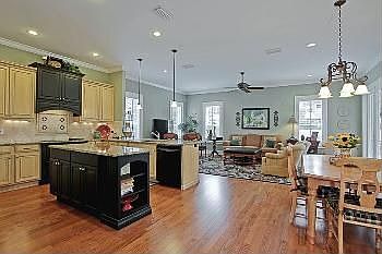 4th image of 3110 W Knights Ave