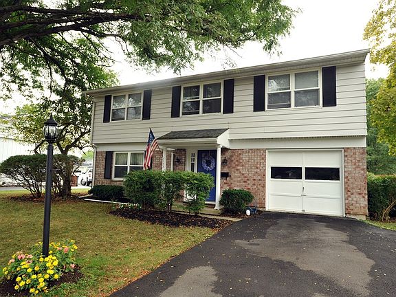 2nd image of 117 Lilac Dr