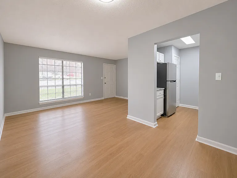 420 Fairfax Dr #A — Photo 2