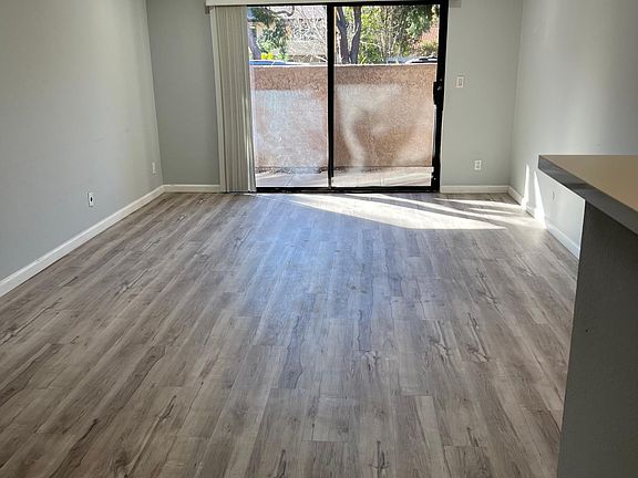 4th image of 22100 Burbank Blvd Unit 132