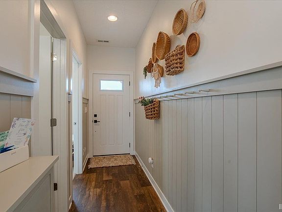 3rd image of 4565 Brentford Dr