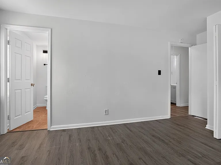 862 Slaton St — Photo 16