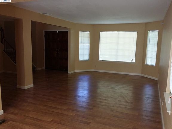 2nd image of 810 Kings Canyon Ct
