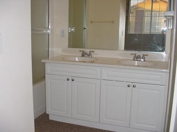 820 Towne Dr, Milpitas, CA 95035
