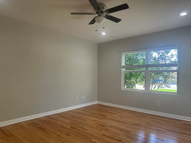 829 E Calaveras St — Photo 6
