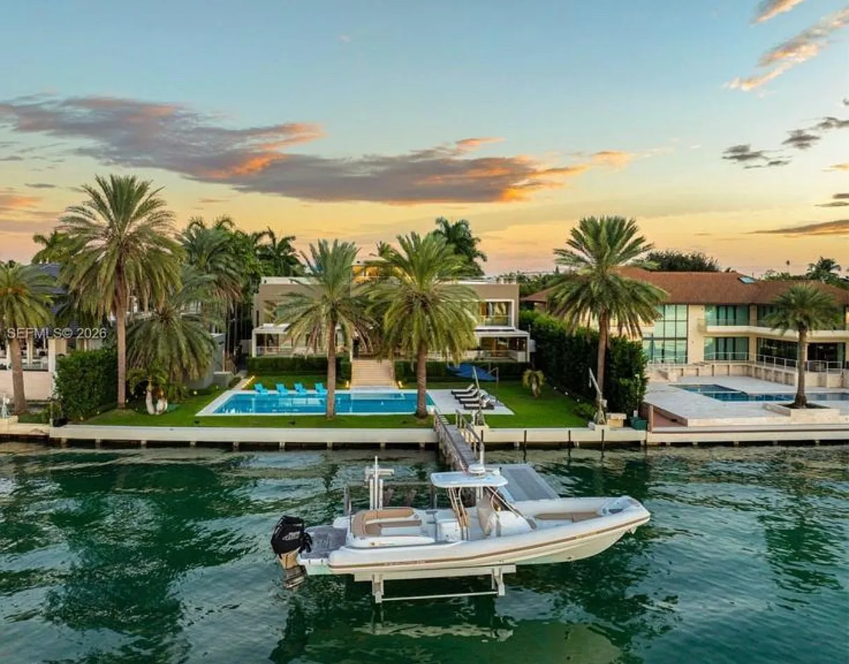 5 bed, 8.5 bath, 8903 sqft, $180,000 — Photo 2