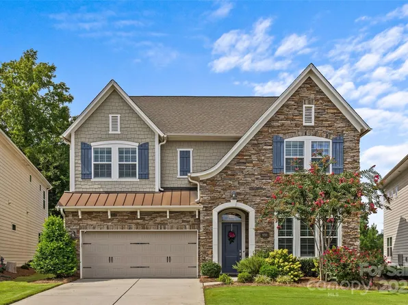 9750 Briarwick Ln, Charlotte, NC 28277