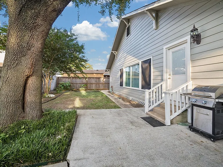1221 Aurora St — Photo 10