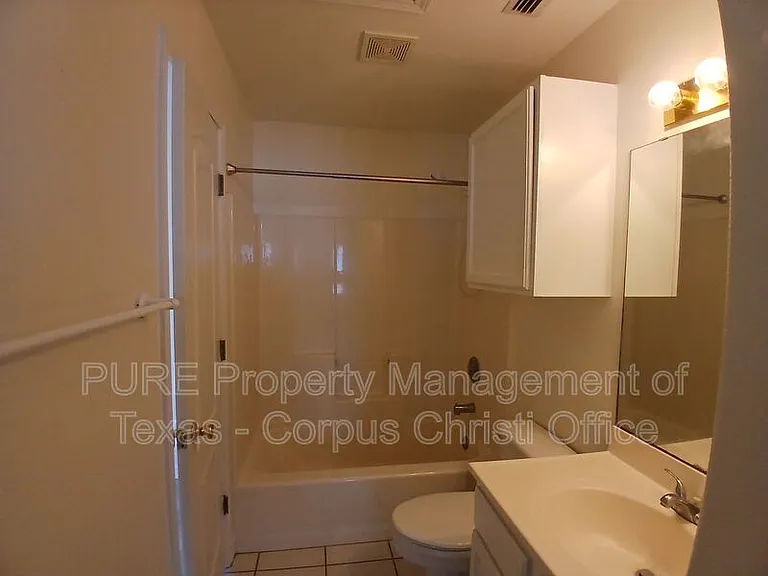 14006 Fortuna Bay Dr #B — Photo 8