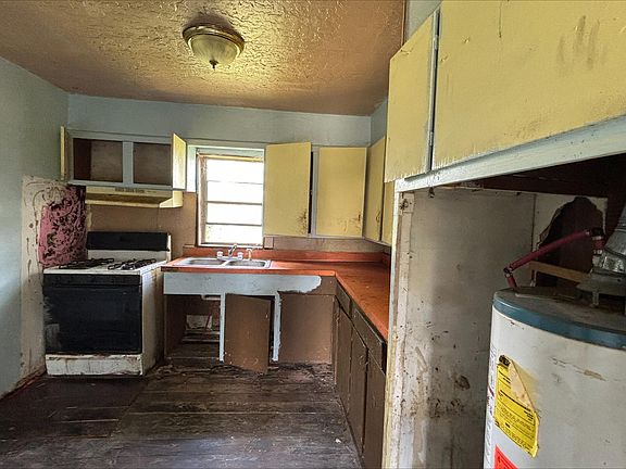 2nd image of 1580 Naomi Ave