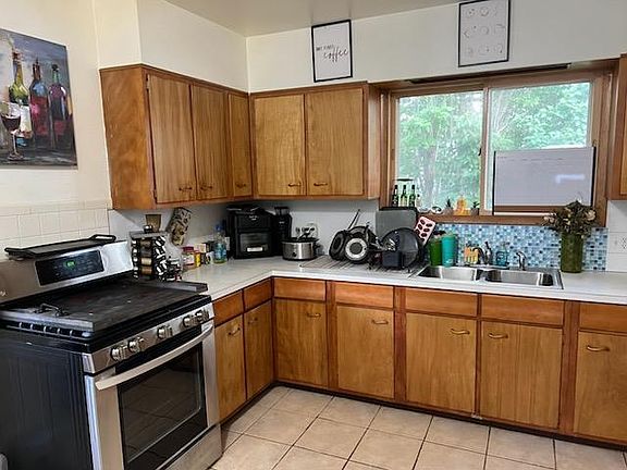 4th image of 733 5th Ave W