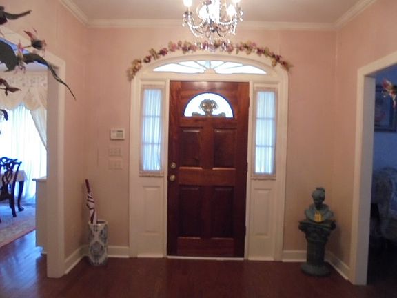 4th image of 108 Country Club Heights Blvd