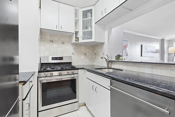 Sold by Citi Habitats | media 13