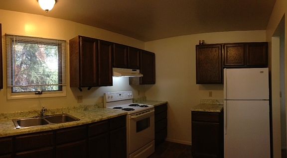 3rd image of 503 Woodford St APT 4