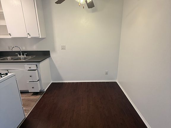 3rd image of 450 S Venice Blvd #16