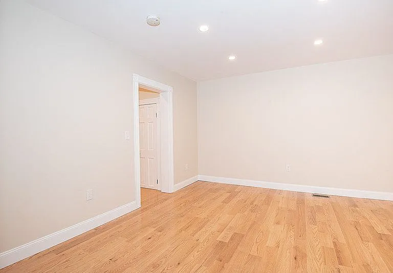 323 N Mulberry St #1 — Photo 10