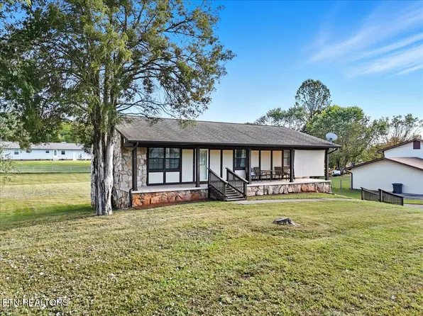 2032 Independence Dr, Maryville, TN 37803