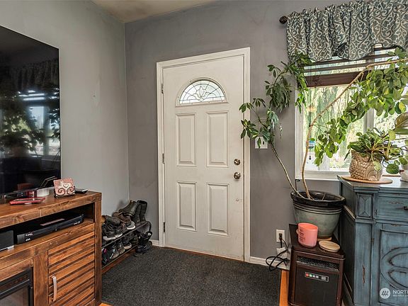 3rd image of 614 W 12th Street