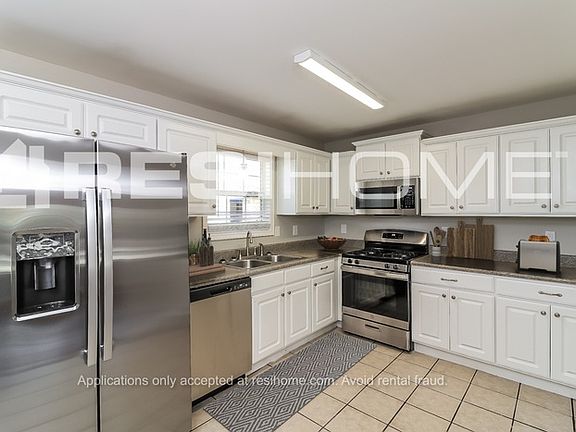 2nd image of 8 Chelsea Ln